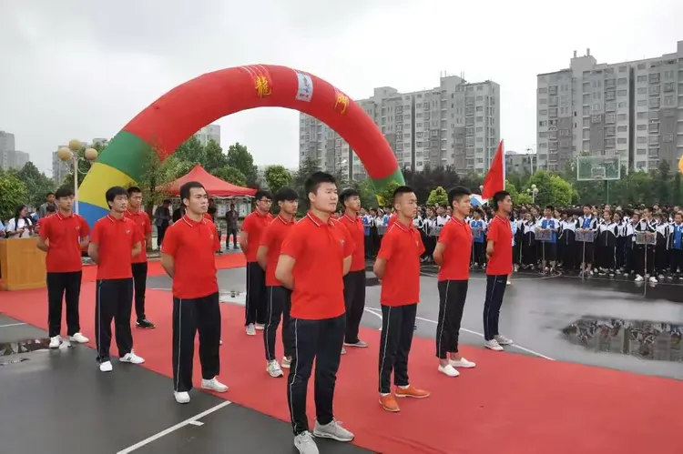 包含队员意气风发，备战决赛心无旁骛的词条