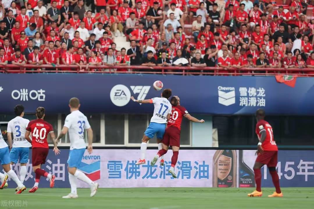 关于河南建业主场迎战青岛黄海，密集比赛展开的信息