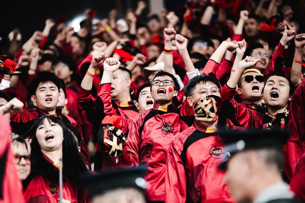乐鱼官方网站-热血沸腾！球迷现场气氛火爆