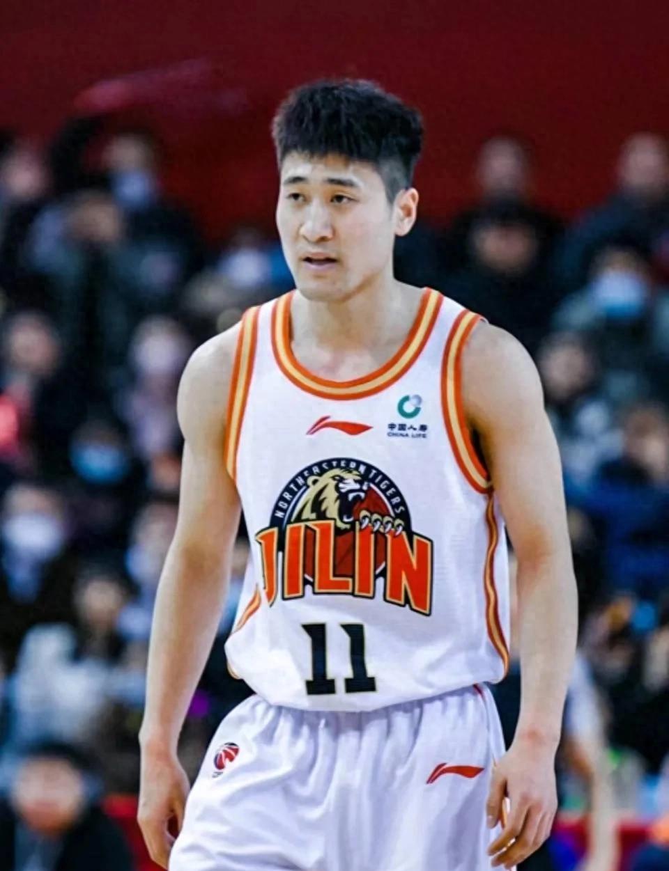 乐鱼体育官网-关于新星崭露头角，篮球赛场掀起热潮的信息